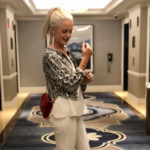 Meet your Posher, Caitlin